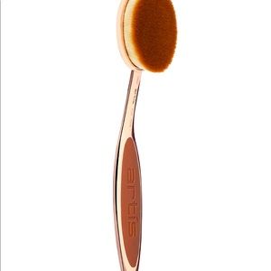 Artis Oval 7 brush